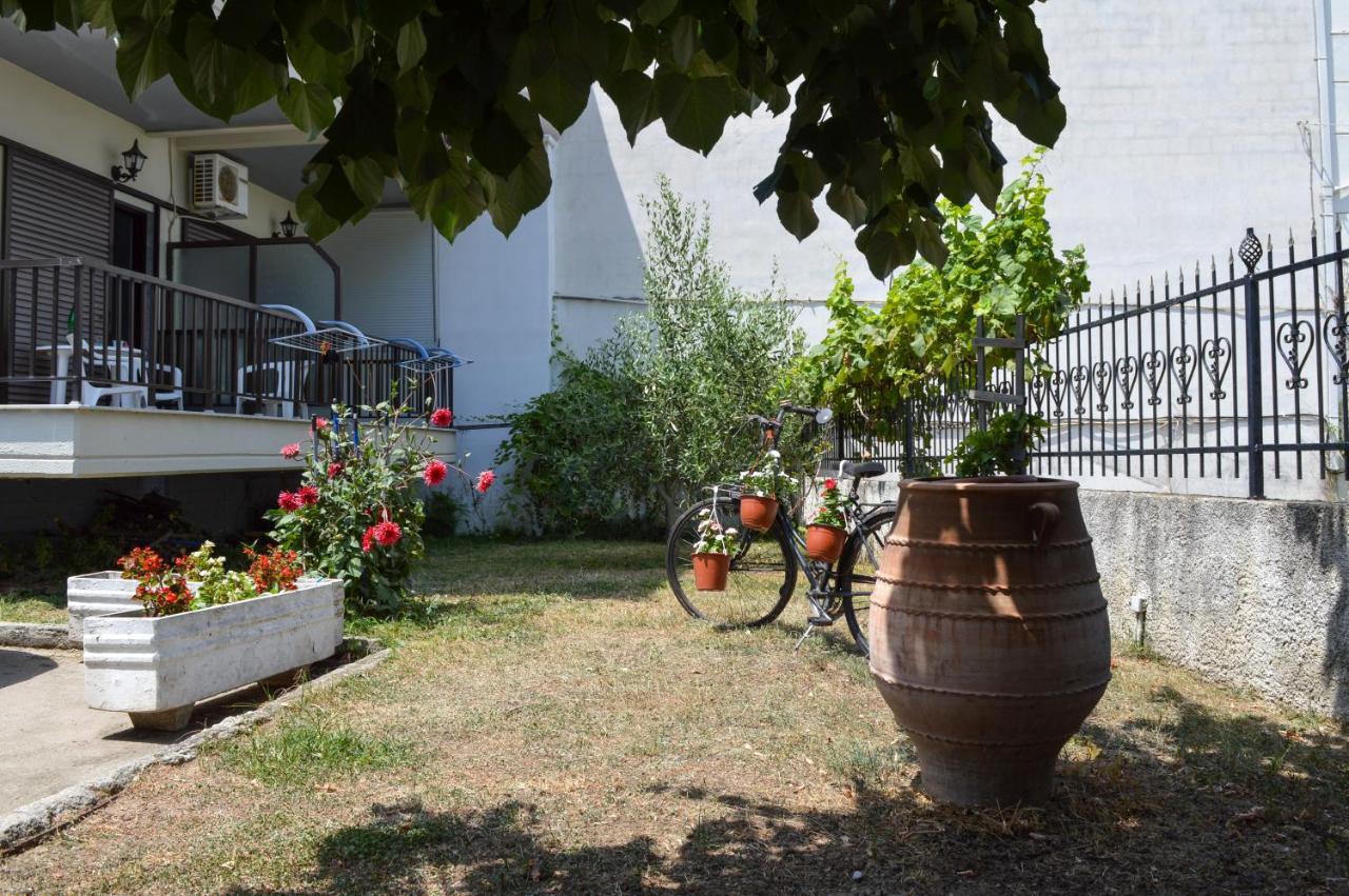 Manos Kritikakis Apartments Platamonas Exteriör bild
